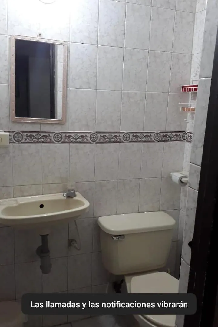 Habitacion En Apartamento En Los Alcazares Cali 0*,
