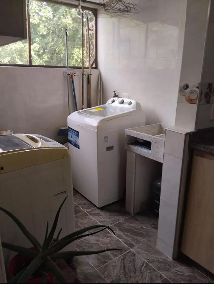 Habitacion En Apartamento En Los Alcazares Cali